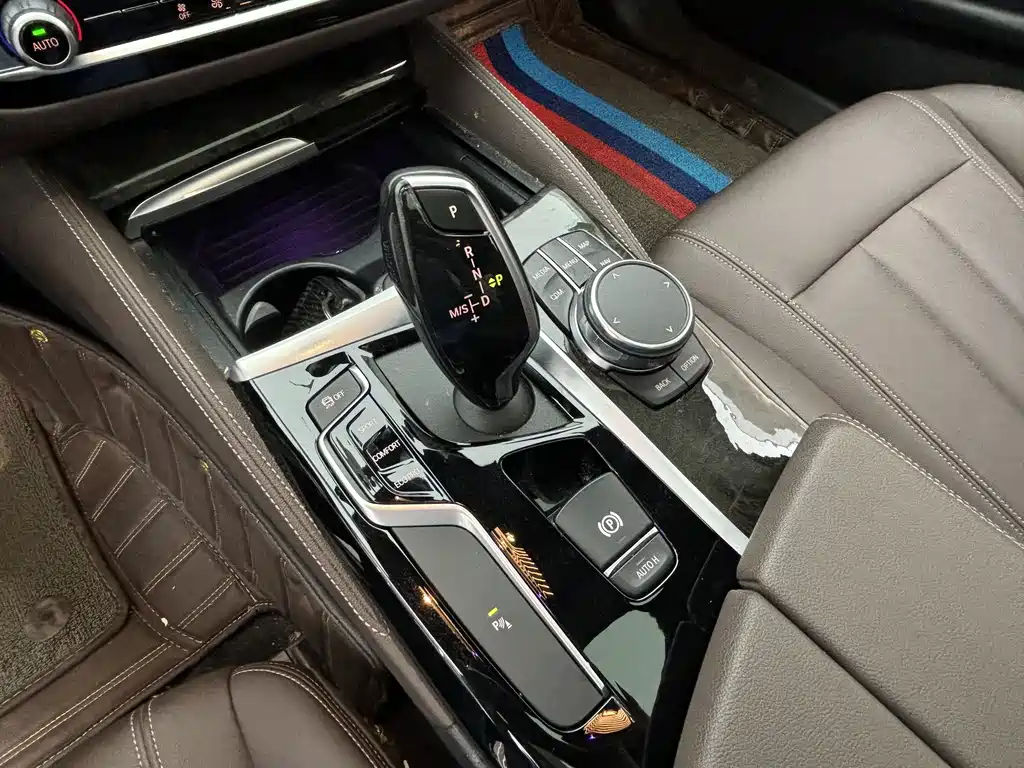BMW 5 Series — миниатюра 10