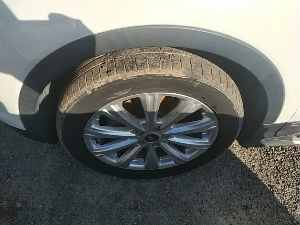 Ford Kuga — миниатюра 23