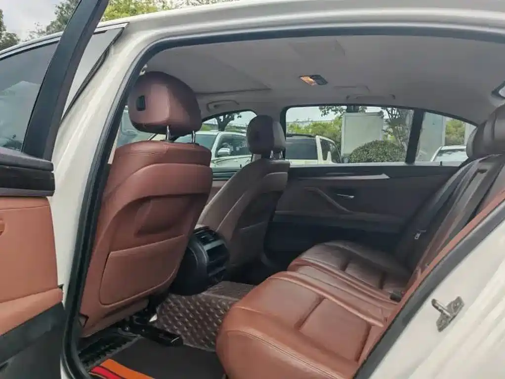 BMW 5 Series — миниатюра 6