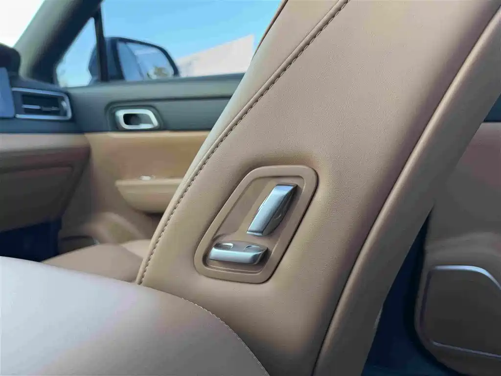Li Auto Li ONE — миниатюра 10