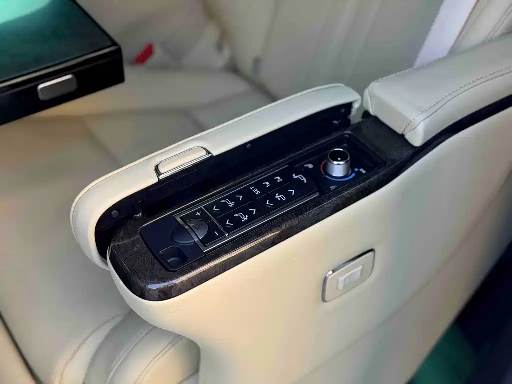 Toyota Vellfire — миниатюра 4