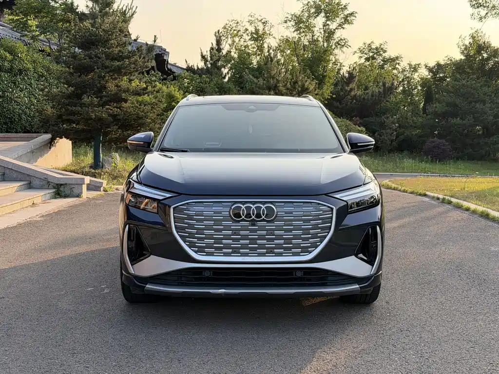 Audi Q4 e-tron — миниатюра 2