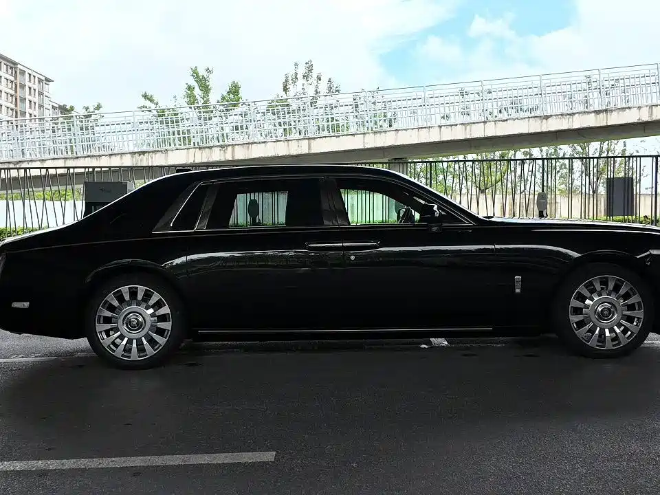 Rolls-Royce Phantom — миниатюра 6