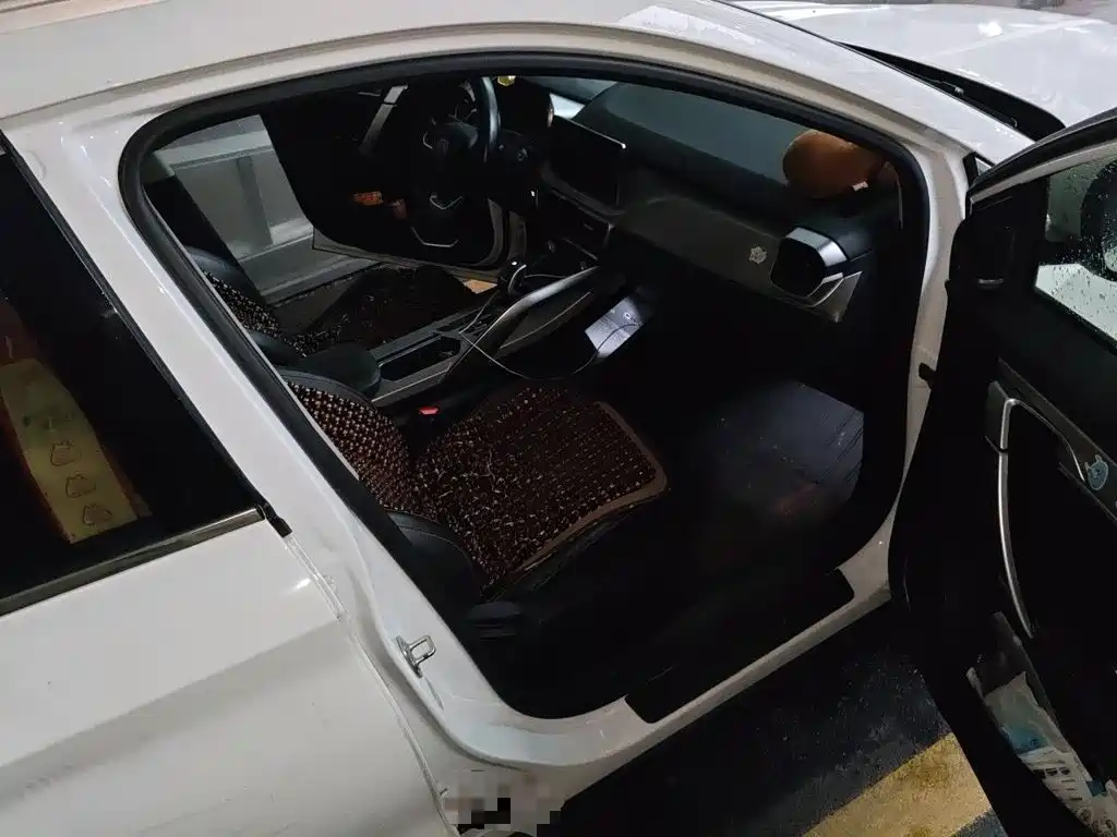 Geely Binyue — миниатюра 19