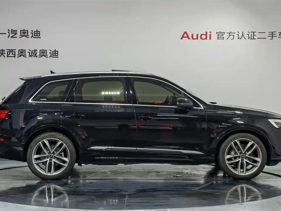 AUDI  Q7