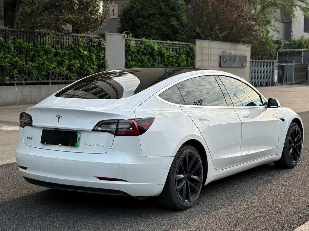 Tesla Model 3 — миниатюра 8
