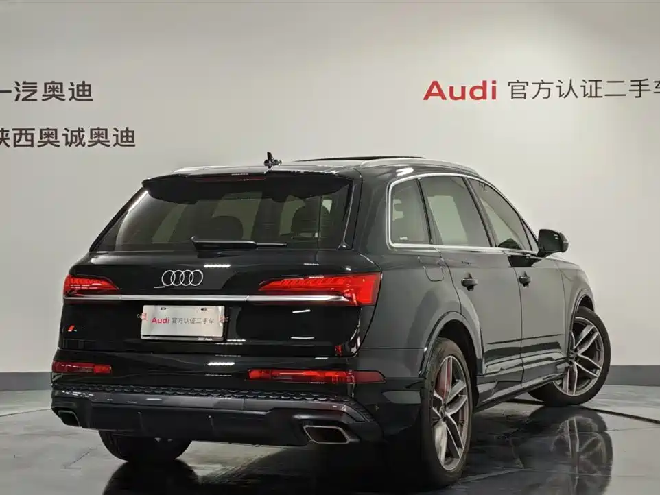 AUDI  Q7