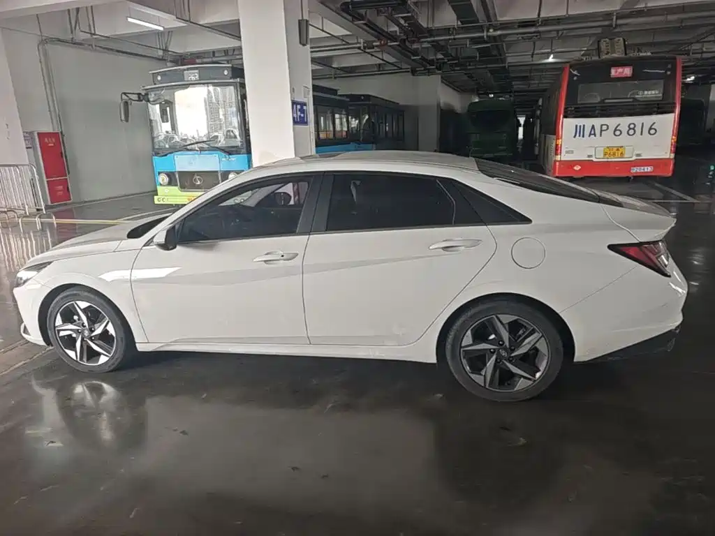 Hyundai Elantra — миниатюра 25