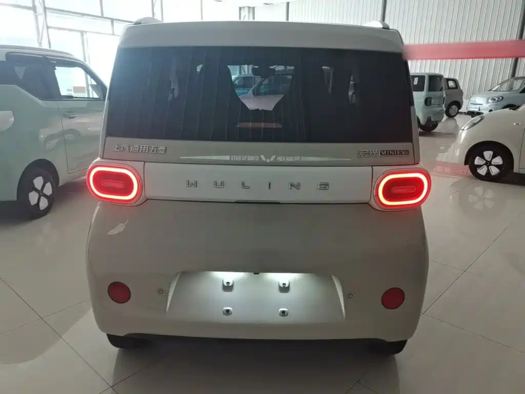 Wuling MINIEV — миниатюра 6