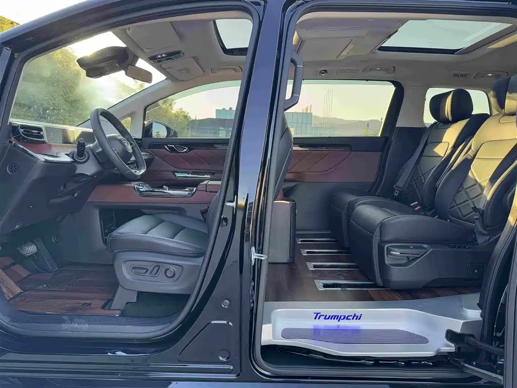 GAC Motor Trumpchi E8 PHEV — миниатюра 10