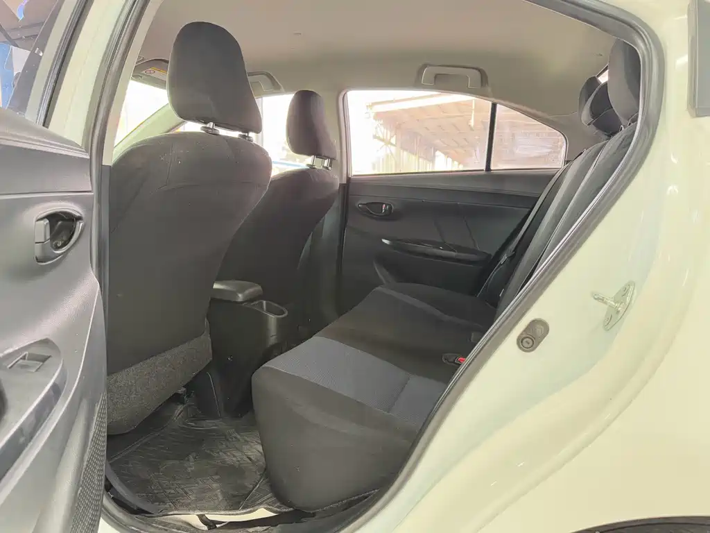 Toyota Yaris L — миниатюра 9