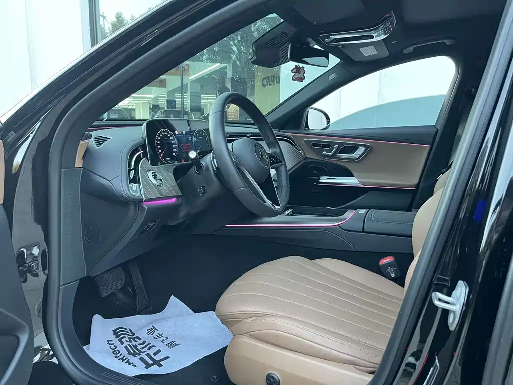 Mercedes-Benz E-Class — миниатюра 10