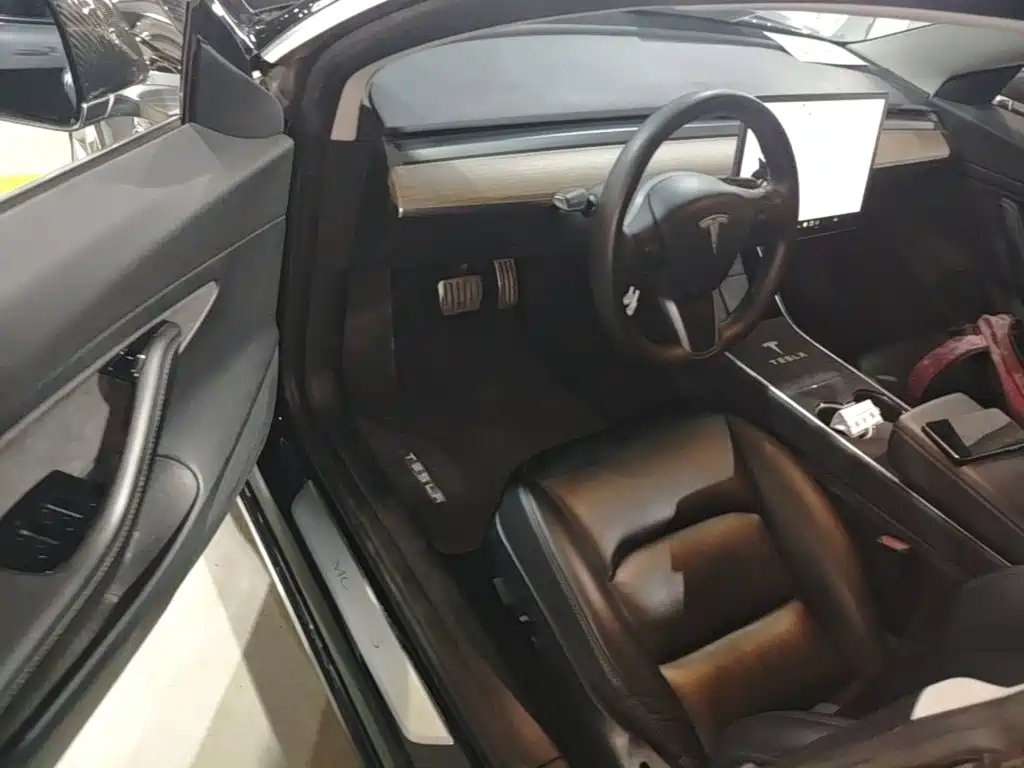 Tesla Model 3 — миниатюра 16
