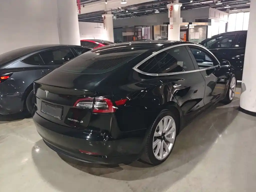 Tesla Model 3 — миниатюра 7