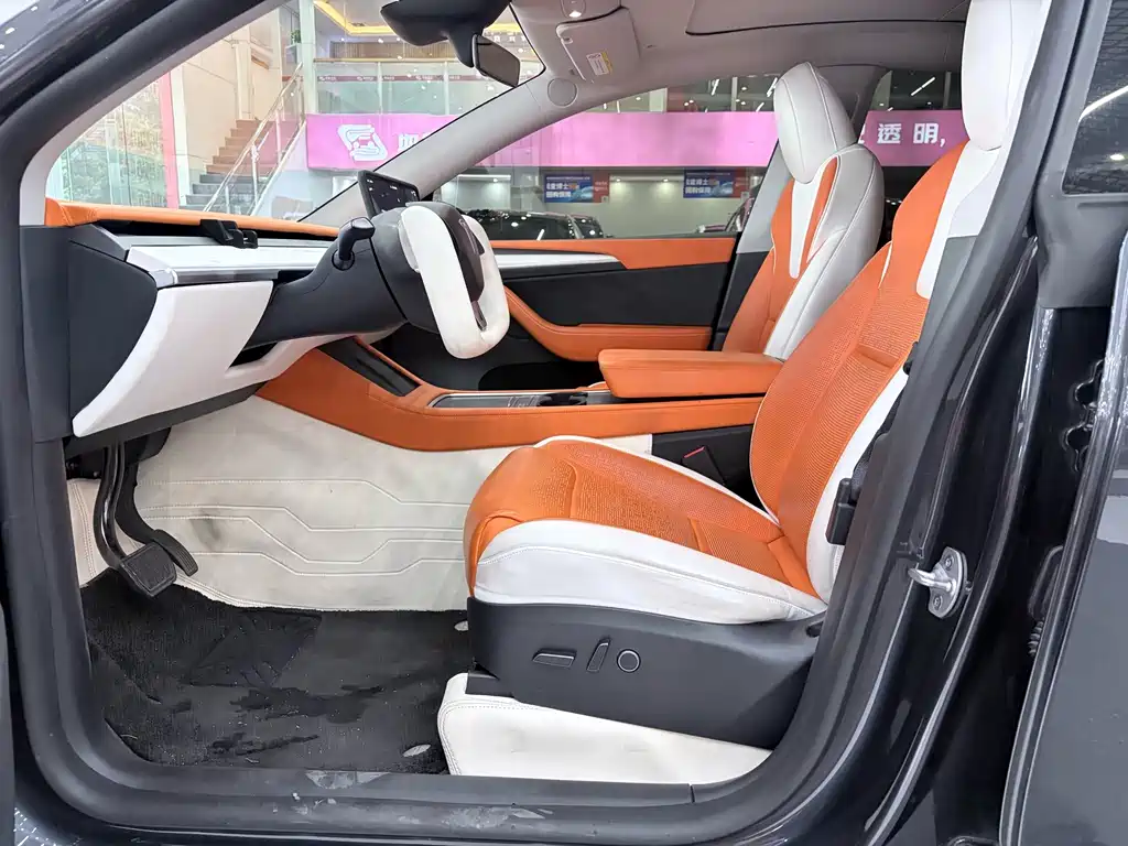 Tesla Model Y — миниатюра 13