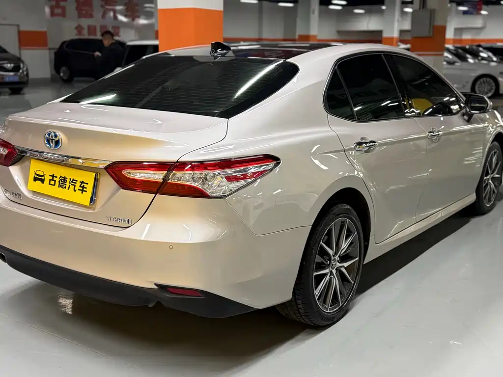 TOYOTA CAMRY