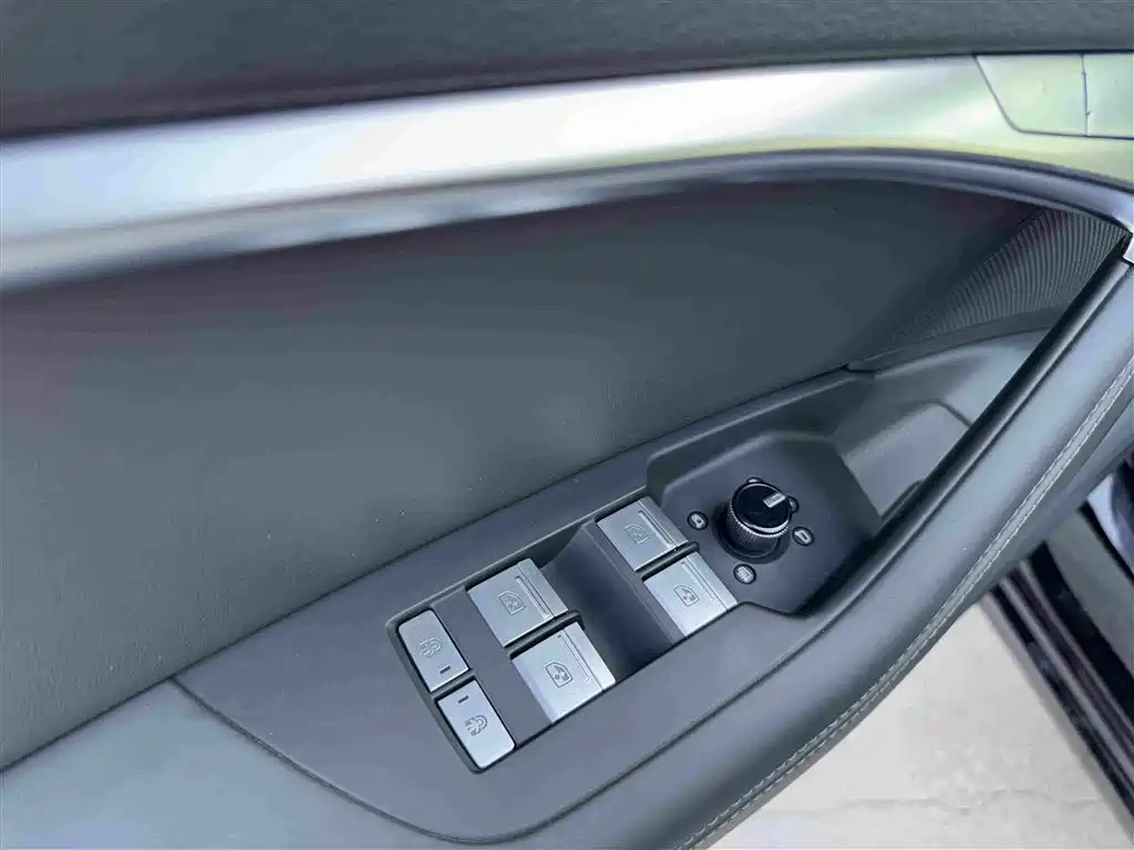 Audi A6L — миниатюра 6