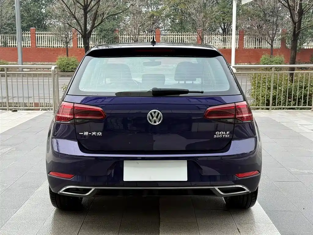 VOLKSWAGEN GOLF