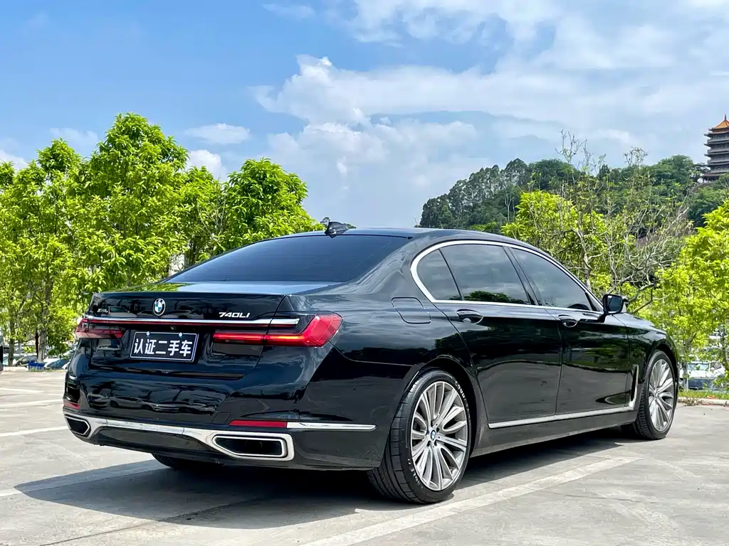 BMW 7 SERIES