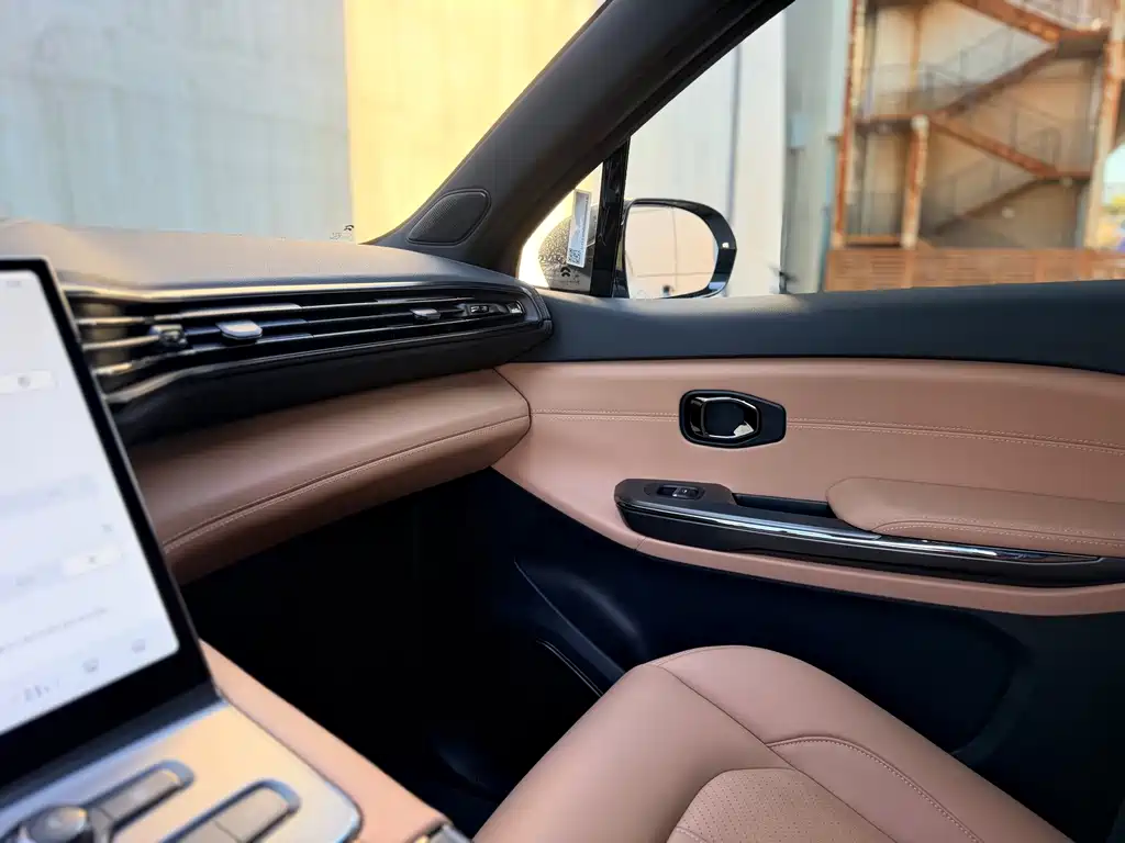 NIO ES6 — миниатюра 20