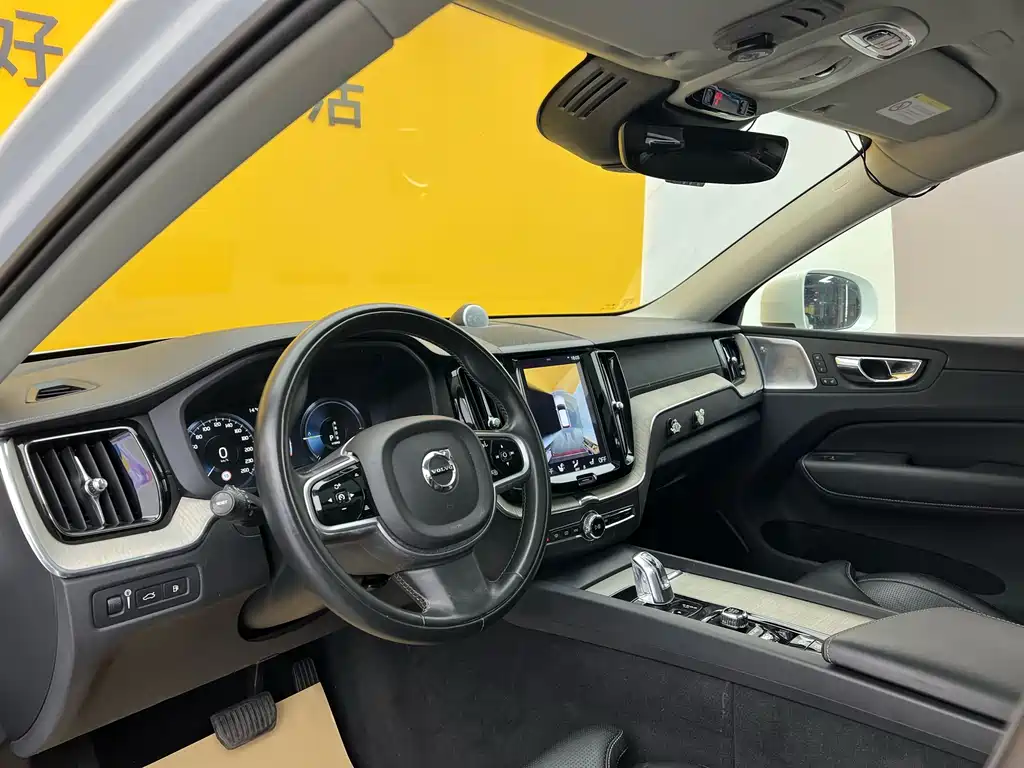 VOLVO XC60 PLUG IN HYBRID