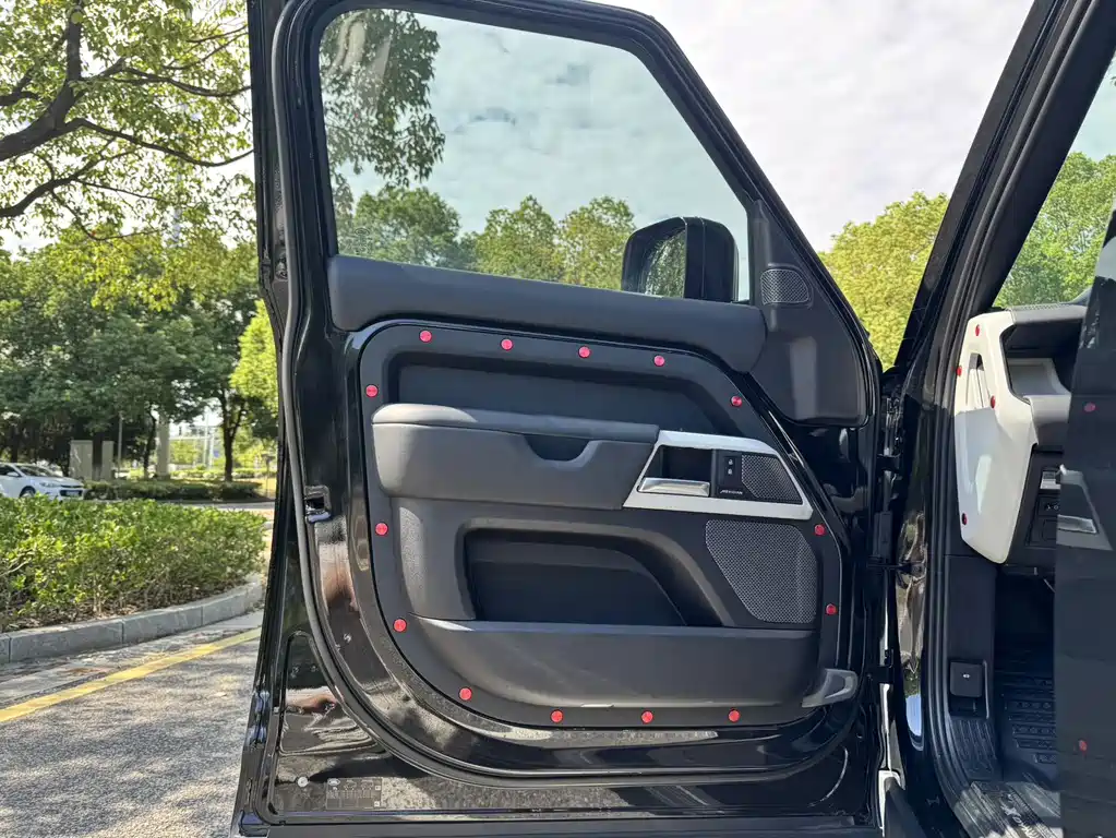 Land Rover Defender — миниатюра 13