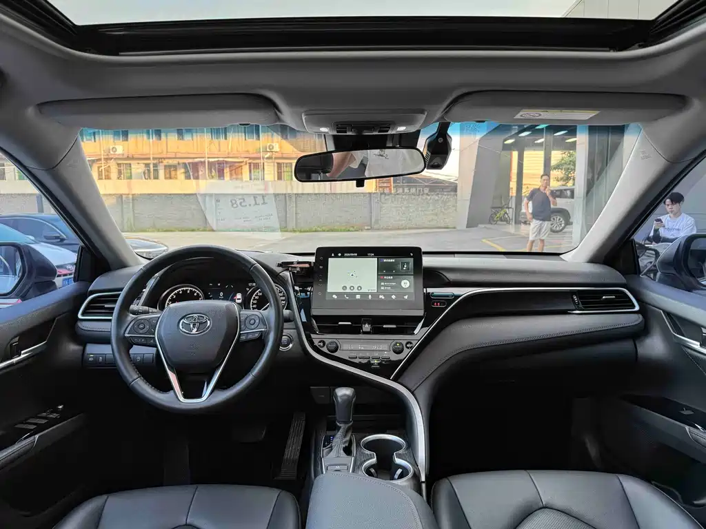 Toyota Camry — миниатюра 5