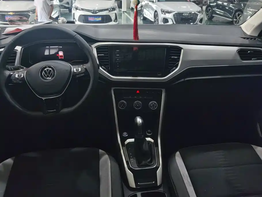 Volkswagen T-Roc — миниатюра 11