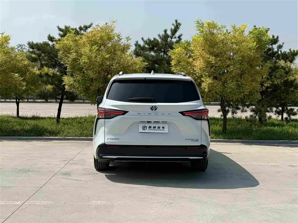 Toyota Sienna — миниатюра 23