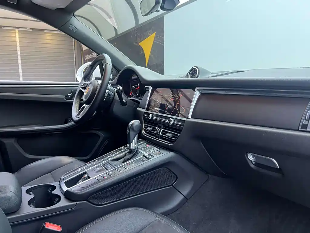 Porsche Macan — миниатюра 7