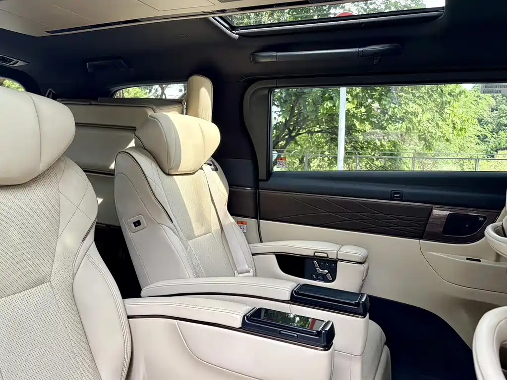 Toyota Alphard — миниатюра 21