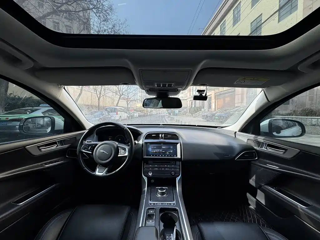 Jaguar XEL 2.0T 200PS Premium Edition, фото 5