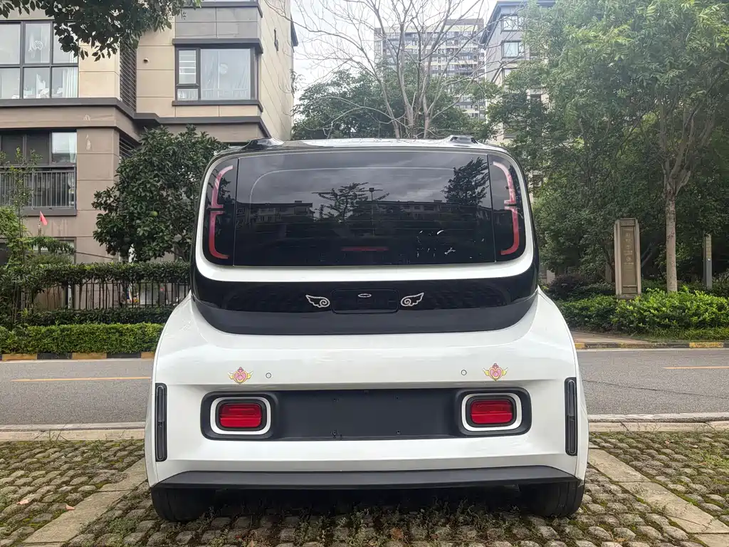 Baojun E300 — миниатюра 5