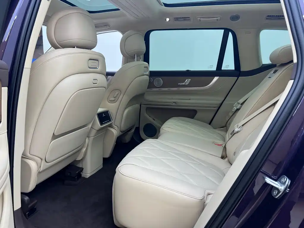 AITO ASK THE WORLD M9