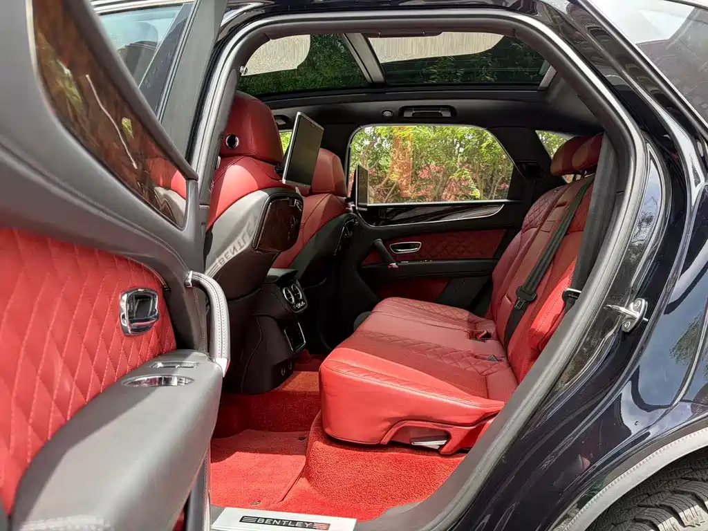Bentley Bentayga — миниатюра 14
