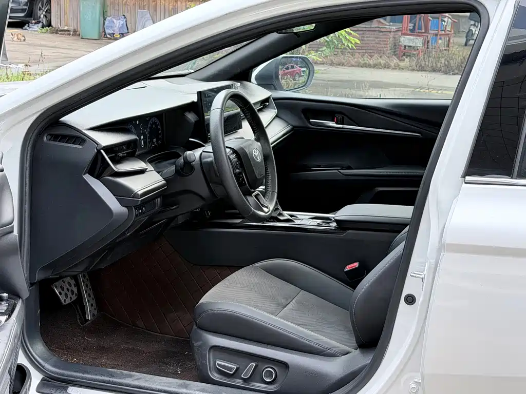 Toyota Camry — миниатюра 7