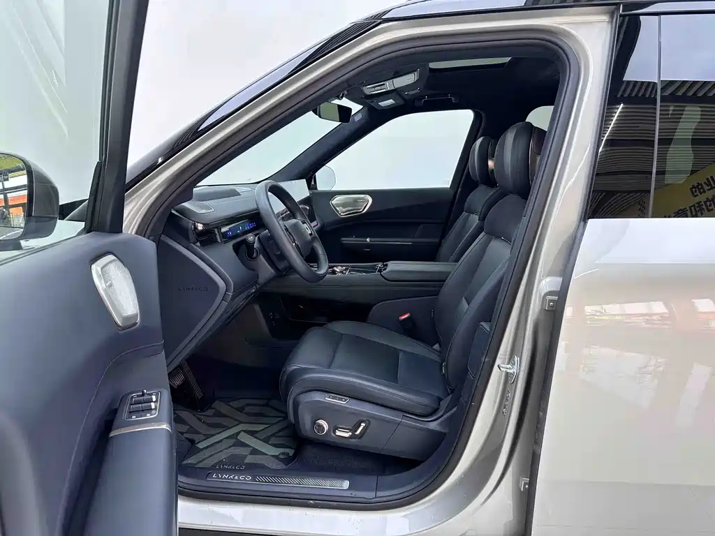 Lynk & Co 900 — миниатюра 9
