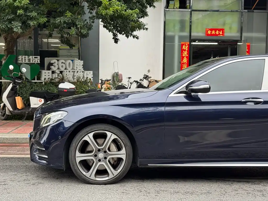 MERCEDES-BENZ E CLASS