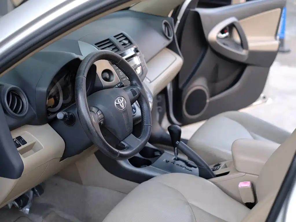 Toyota RAV4 — миниатюра 27