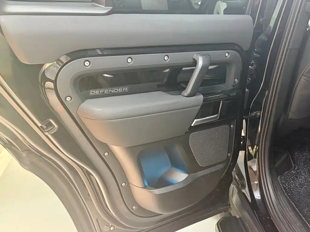 Land Rover Defender — миниатюра 16