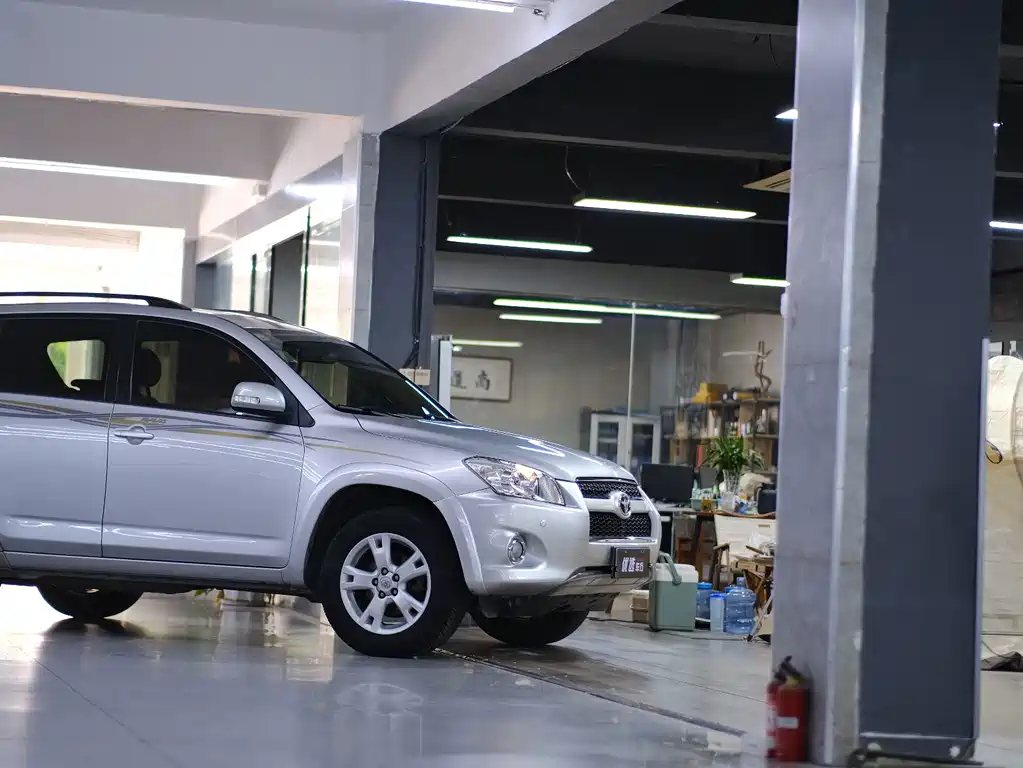 Toyota RAV4 — миниатюра 13