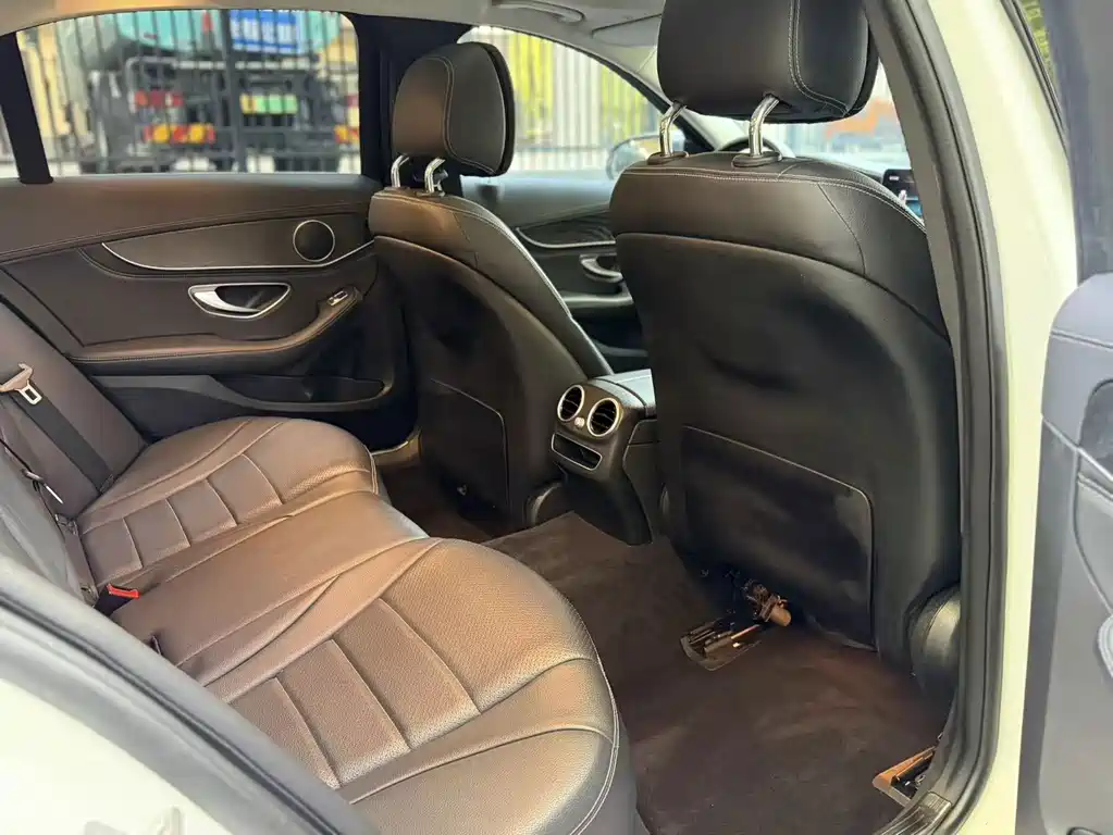 Mercedes-Benz C-Class — миниатюра 16