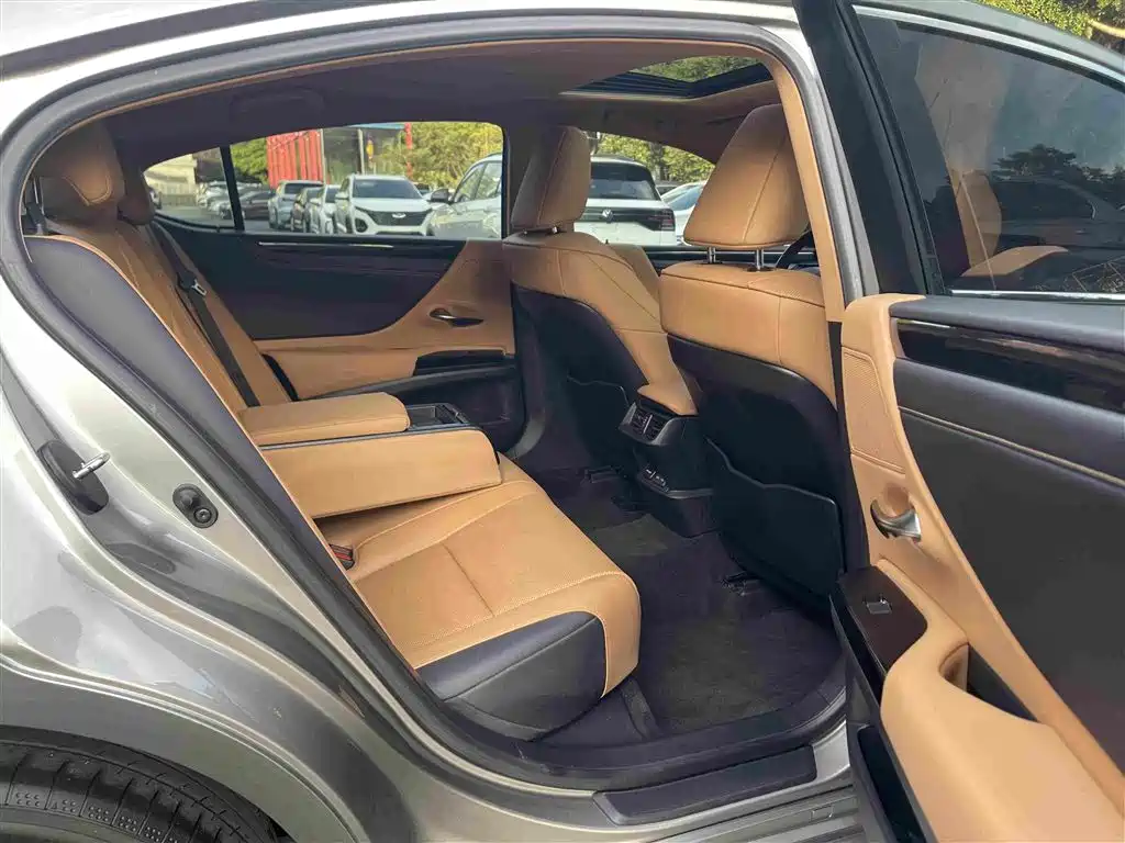 Lexus ES — миниатюра 22