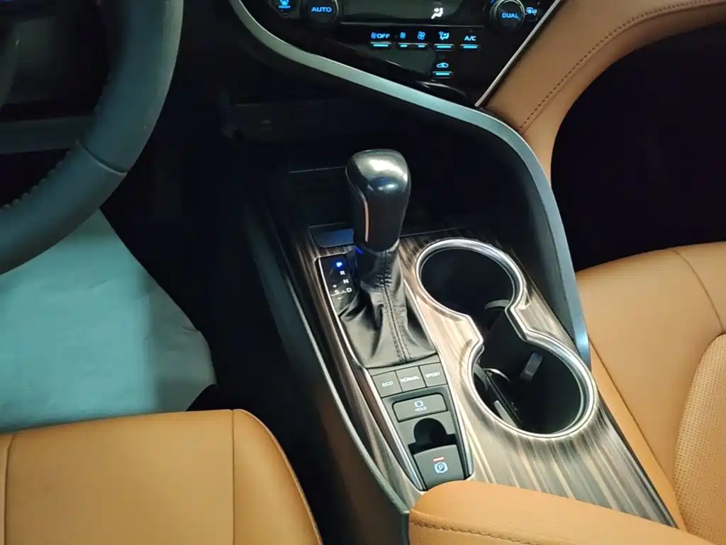 Toyota Camry — миниатюра 14