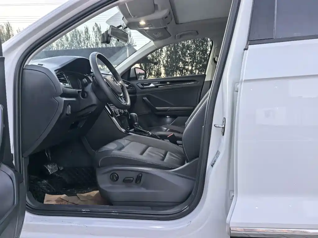 Volkswagen T-Roc — миниатюра 3