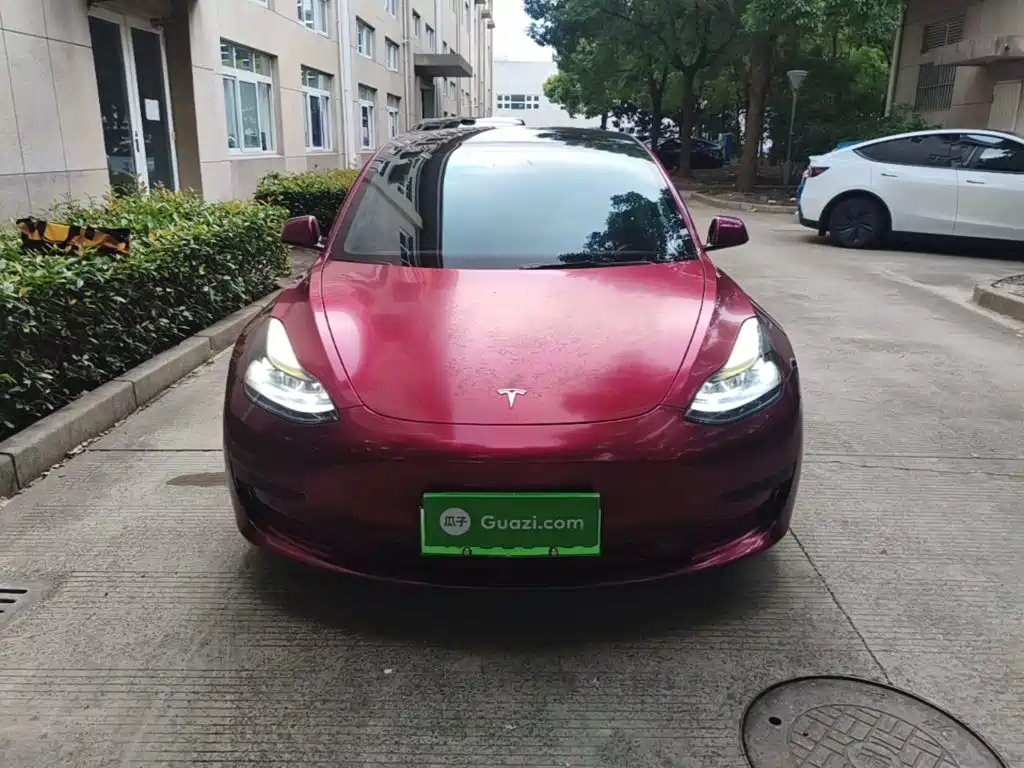 Tesla Model 3 — миниатюра 3