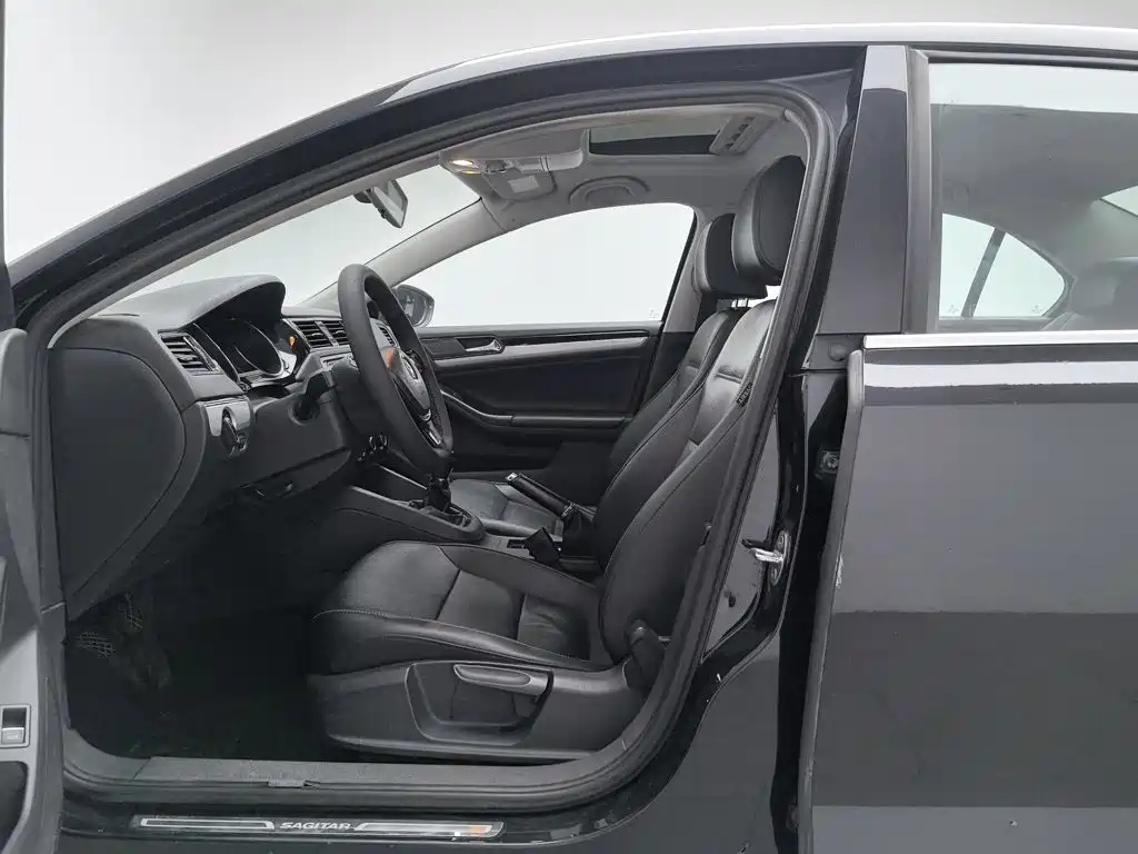 Volkswagen Sagitar — миниатюра 10