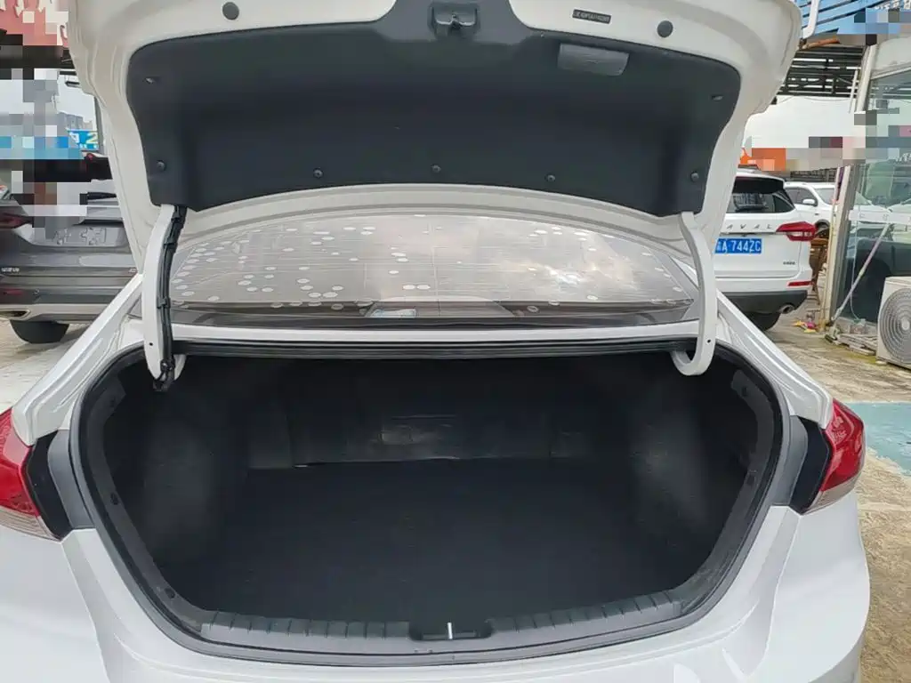 Hyundai Elantra — миниатюра 19