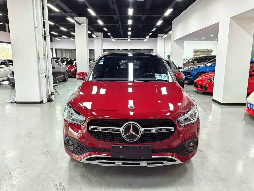 MERCEDES-BENZ GLA