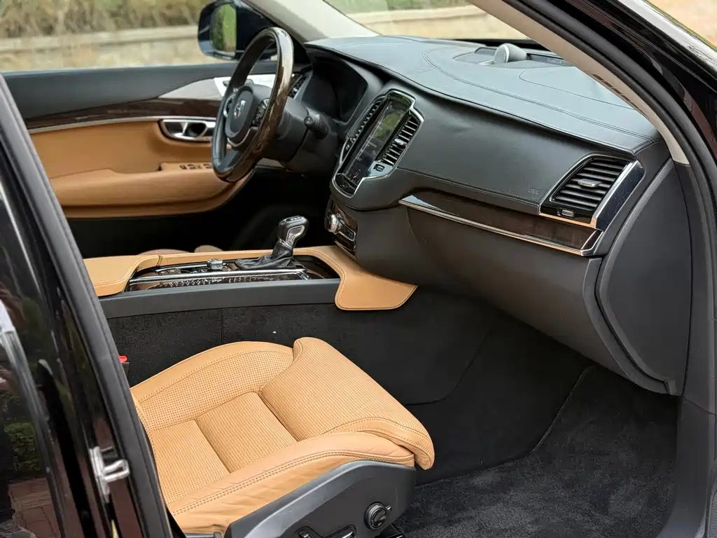 Volvo XC90 — миниатюра 16